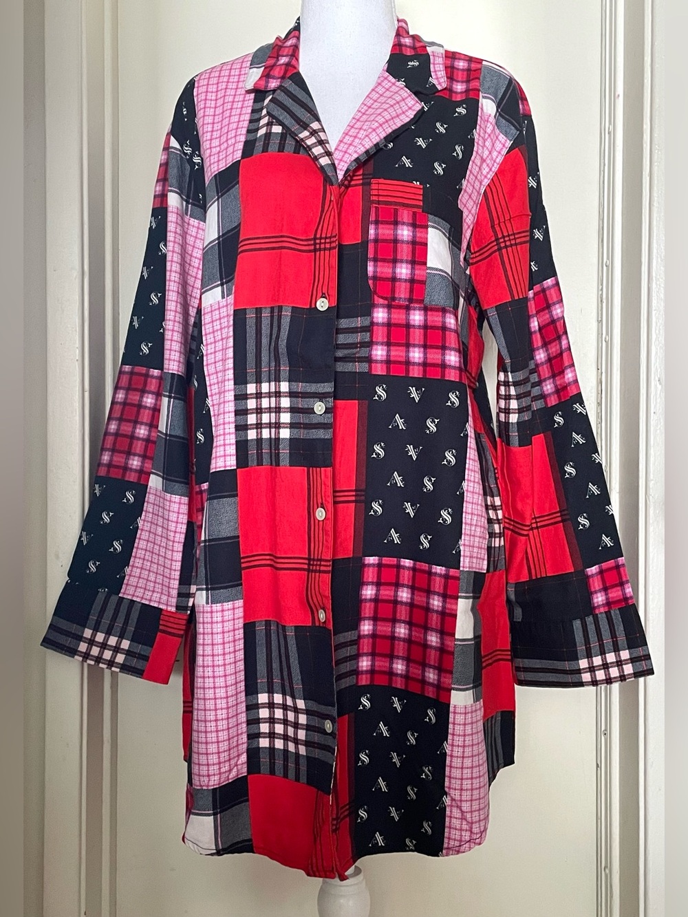 Victoria's Secret Pink Red Black Plaid Women’s Shirt looks like Mini Dress. Sz M